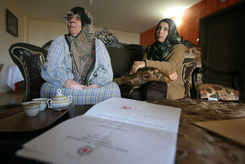 After 28 years of waiting, detainee Alayan family see speck of hope