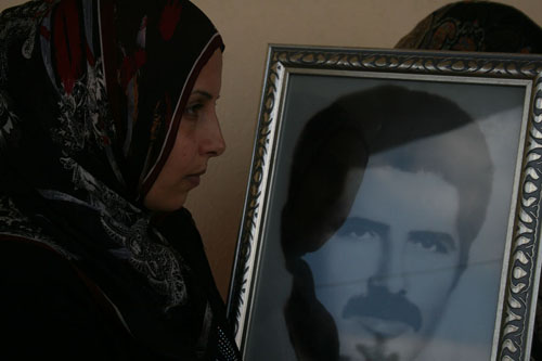 After 28 years of waiting, detainee Alayan family see speck of hope