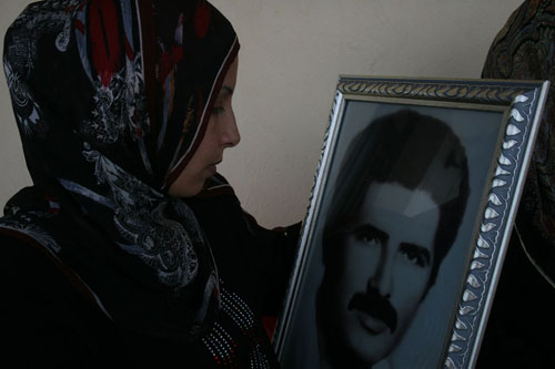 After 28 years of waiting, detainee Alayan family see speck of hope