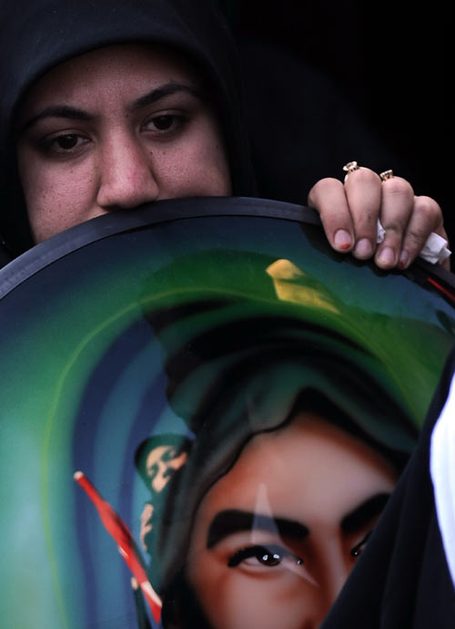 Photo Report: Turks Mark Ashura, The Blood Conquers the Sword