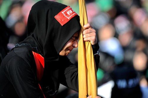 Photo Report: Turks Mark Ashura, The Blood Conquers the Sword