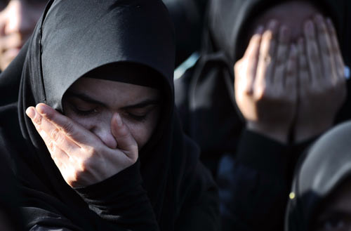 Photo Report: Turks Mark Ashura, The Blood Conquers the Sword