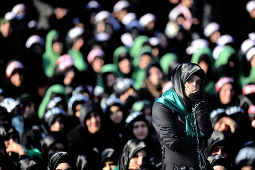 Photo Report: Turks Mark Ashura, The Blood Conquers the Sword