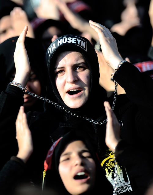 Photo Report: Turks Mark Ashura, The Blood Conquers the Sword