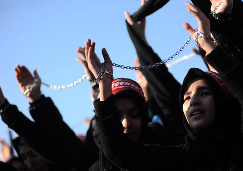 Photo Report: Turks Mark Ashura, The Blood Conquers the Sword
