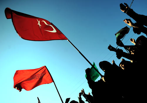 Photo Report: Turks Mark Ashura, The Blood Conquers the Sword