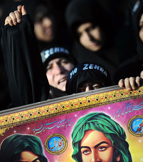 Photo Report: Turks Mark Ashura, The Blood Conquers the Sword