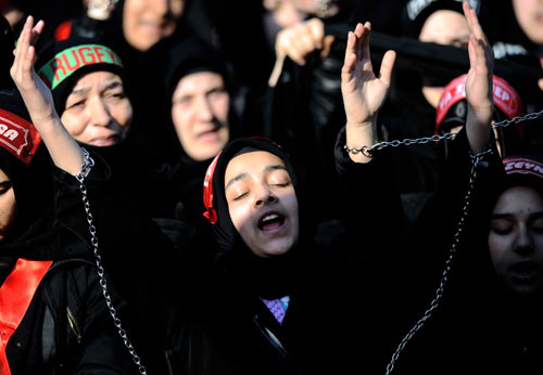Photo Report: Turks Mark Ashura, The Blood Conquers the Sword