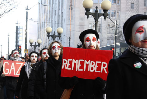 Photo-story from the EI: commemoration of Gaza assault all over the globe