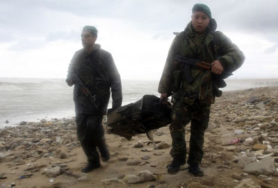 Photo Report: Ethiopian Plane Wreck Starts to Emerge 
