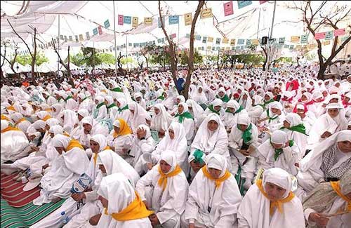 Photo Report: Ceremony of “Exoneration from the Infidels” Near Arafa