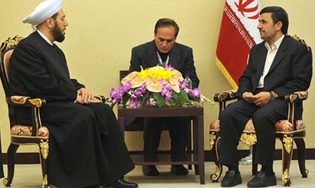 Ahmadinejad Receives Syria Mufti, Says US Seeks New War in Region