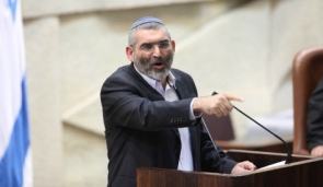 Haaretz: MP Denied Entry to US over Terror Links?!