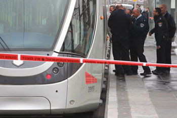 Palestinian Stabs Zionist Soldier in al-Quds