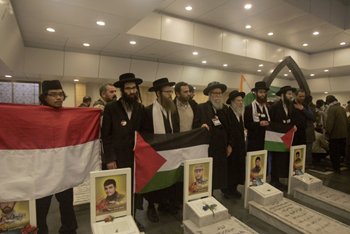 Photo Report: March to al-Quds Activists Visit Martyr Imad Moghnieh Mausoleum