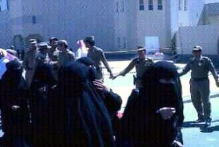 Amnesty Urges Release of Saudi Political Prisoners, Saudi Women Revolt