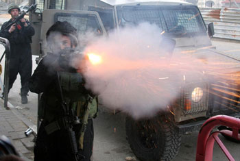 Report: US Sent 600,000 Gas Canisters, Other Weaponry to “Israel”