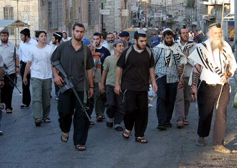 Zionist Settlers Attack Palestinian, Int’l Law Professors in al-Khalil