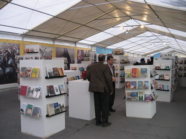 Iranian Culture Minister:
Proper Use of Books Can Make Islamic Awakening More Efficient