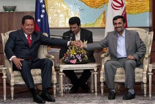 Sayyed Khamenei Urges Chavez to Boost Economic Ties 