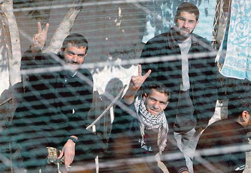 Number of Palestinian Prisoners Hunger Striking to Reach 3000