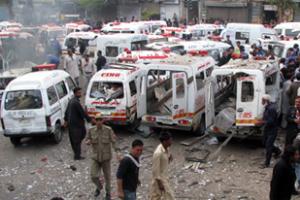 Thousands mourn Pakistan bomb victims
