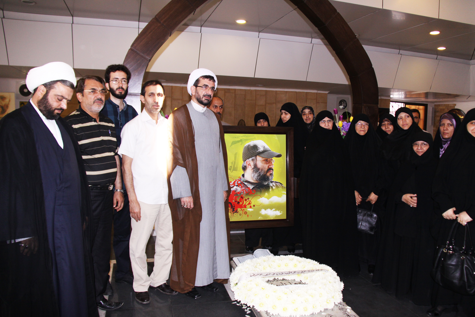 Sayyeda Mustafavi, Delegation Visit Martyr Imad Moghnieh’s Rest Place