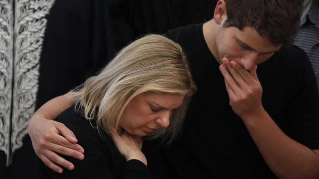 Woman Flung Shoes, Spits at Netanyahu’s Wife 