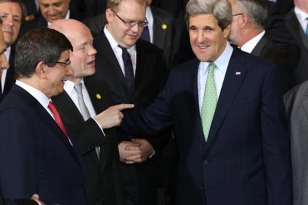 Kerry Meets Syria Opposition Leader in Rome