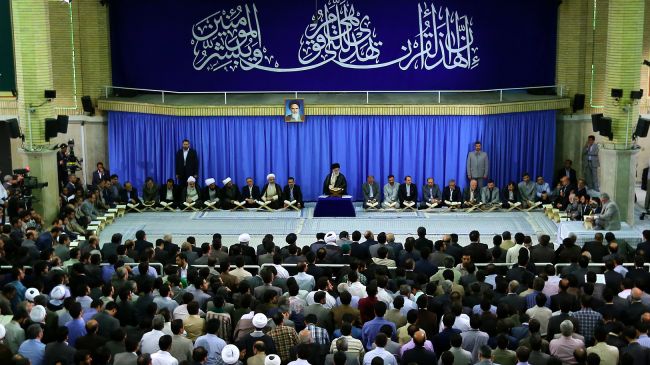 Imam Khamenei urges Qur’anic lifestyle in Islamic societies