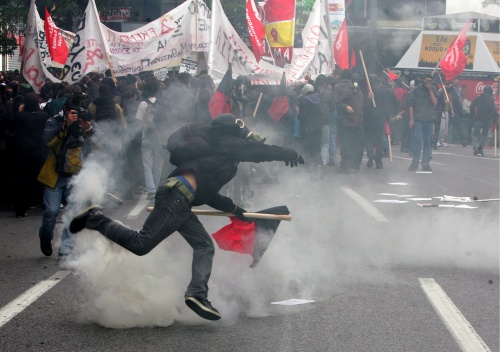 Police Break up Bulgaria Parliament Blockade, Evacuate MPs