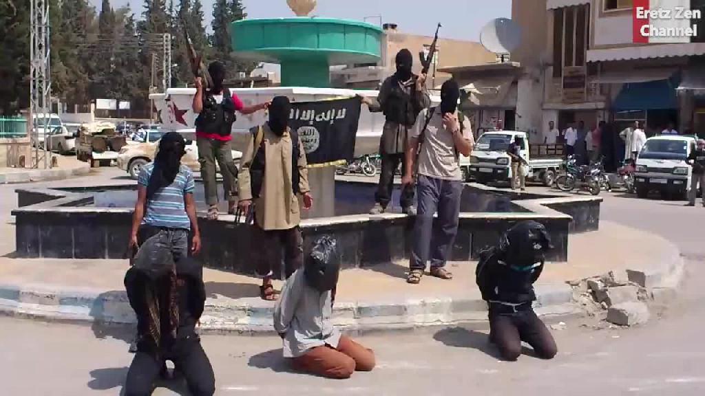 IS executing civilians in raqqa