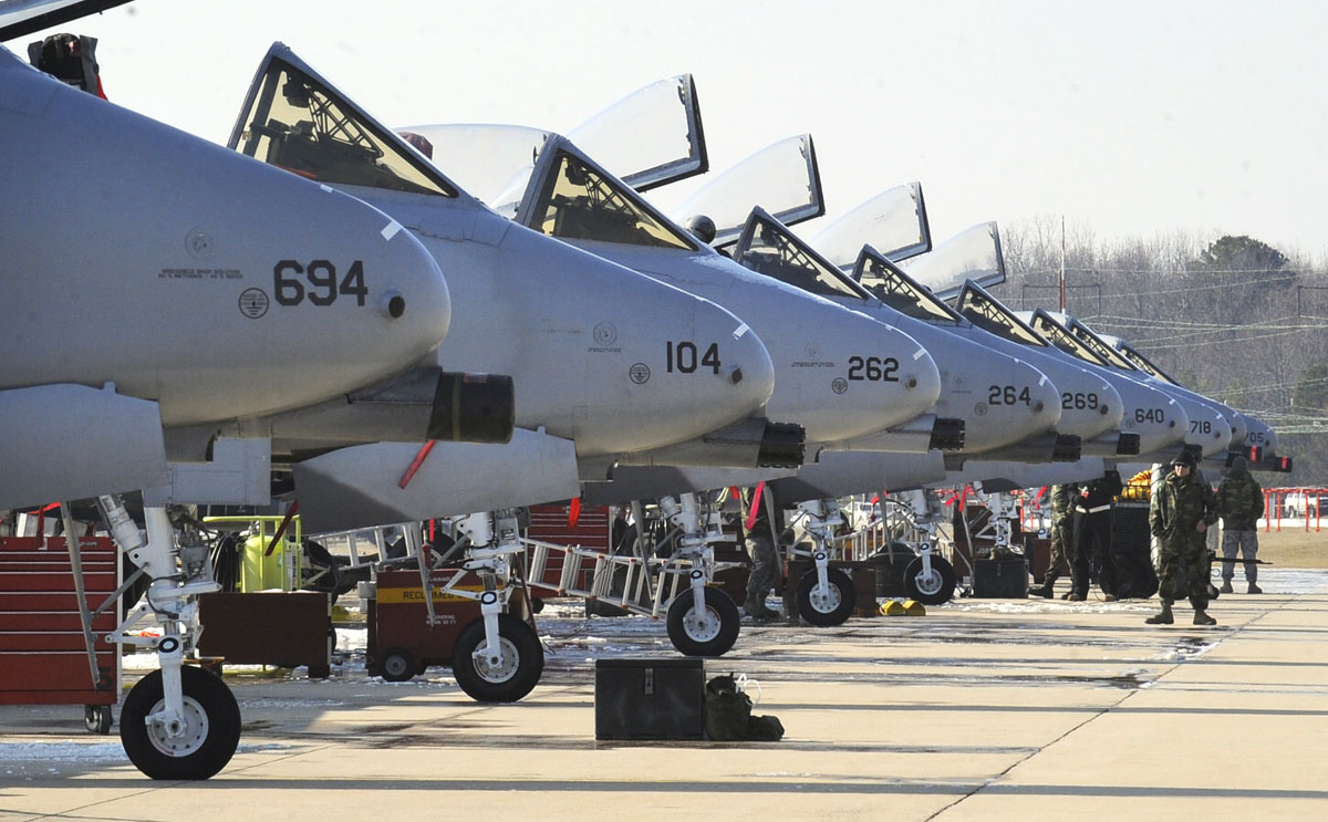 US to Send Dozen Warplanes, 300 Airmen to Middle East 