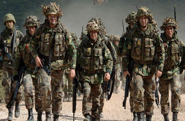 White House: US Advisers May Take Forward Positions in Iraq, Obama: No Ground War 