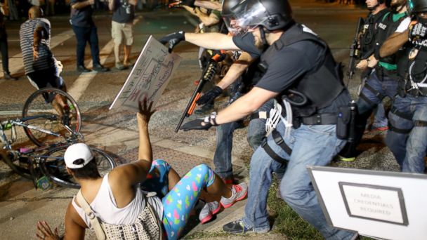HRW: US Police Must Respect Protesters’ Rights in Ferguson 