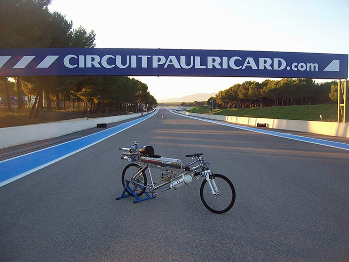 ‘Rocket Man’ Breaks World Record by Hitting 333 km/h on Bicycle