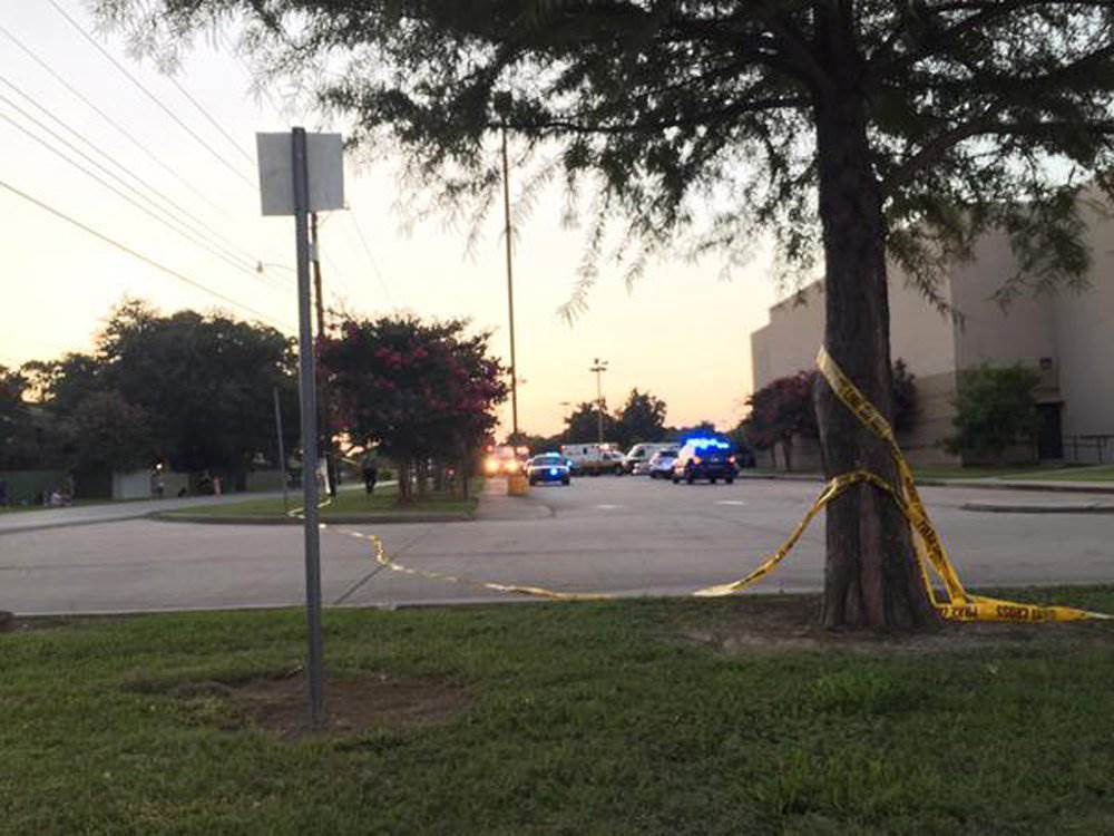 Gunman Opens Fire in US Movie Theater Killing Two

