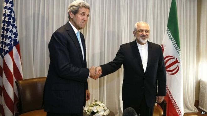 Iranian Foreign Minister Mohamad Javad Zarif and US Secretary of State John Kerry shaking hands
