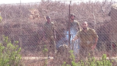 "Israeli" Troops Cross Blue Line, Toss Smoke Bombs near Bastra Farm ’Israeli’ Troops Cross Blue Line, Toss Smoke Bombs near Bastra Farm