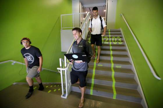 Utah school creates "texting lane" for students 