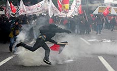 Police Break up Bulgaria Parliament Blockade, Evacuate MPs