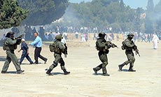 ’Israeli’ Soldiers, Settlers Storm Al-Aqsa, Escalate Vandalism