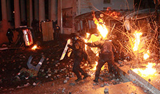 Clashes Erupt between Police, Protesters in Kiev