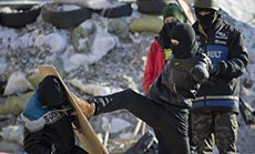 Ukraine President Warns Radicals, Mulls Early Elections ahead of Ashton’s Visit