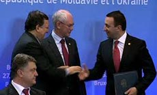 
Russian Cameraman Killed in Ukraine, Europe Threatens Moscow