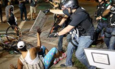 HRW: US Police Must Respect Protesters’ Rights in Ferguson 