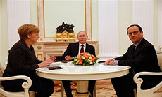 Hollande Warns of War Scenario As Merkel Leads Ukraine Peace Drive