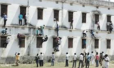 1,000 Detained in India over Exam Cheating
