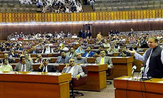 Zarif in Pakistan as MPs Speak out against Aggression on Yemen