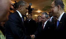 Obama, Castro Shake Hands in Panama 